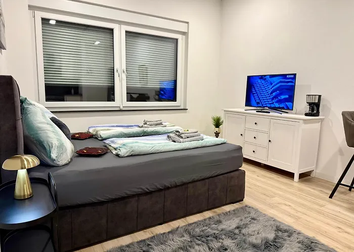 公寓 Neu Goldstadt Urban - Schloessle 普福尔茨海姆