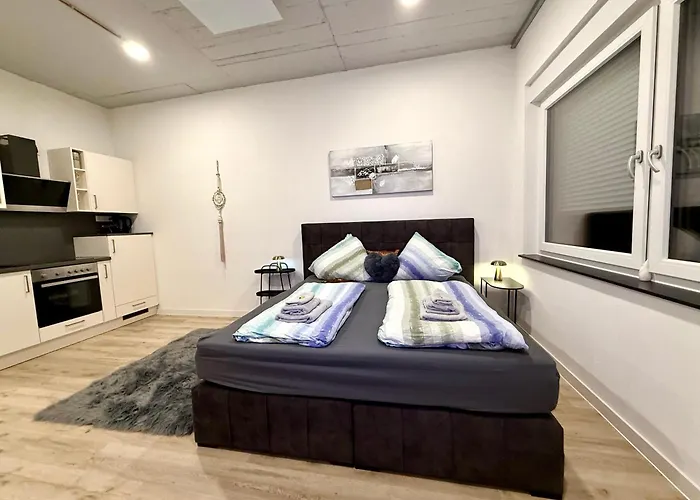 Neu Goldstadt Urban - Schloessle 普福尔茨海姆