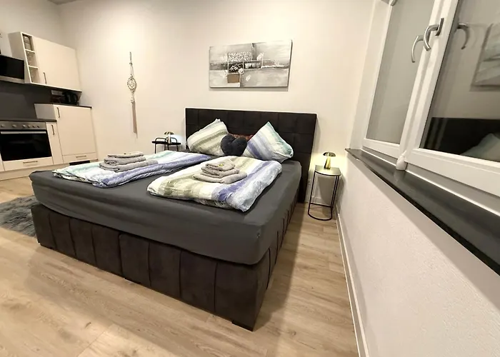 Neu Goldstadt Urban - Schloessle 普福尔茨海姆